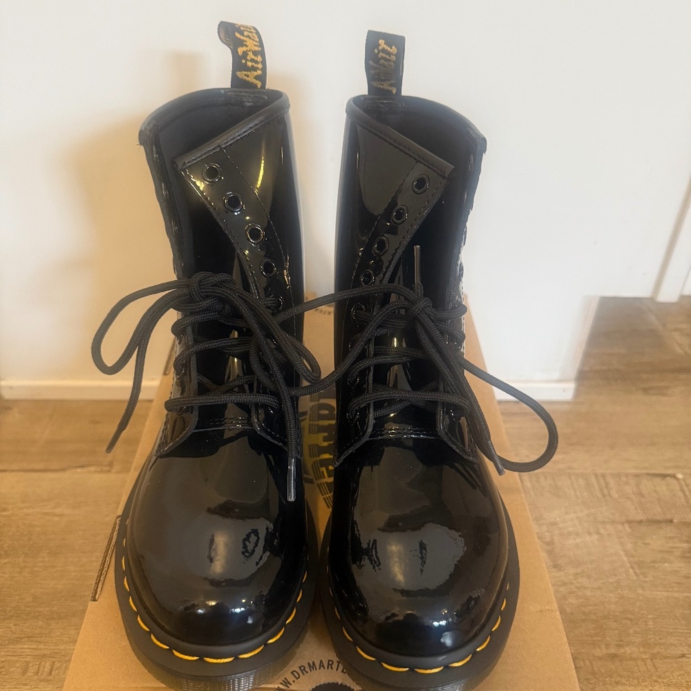 Doc Martens black patent leather Size 7